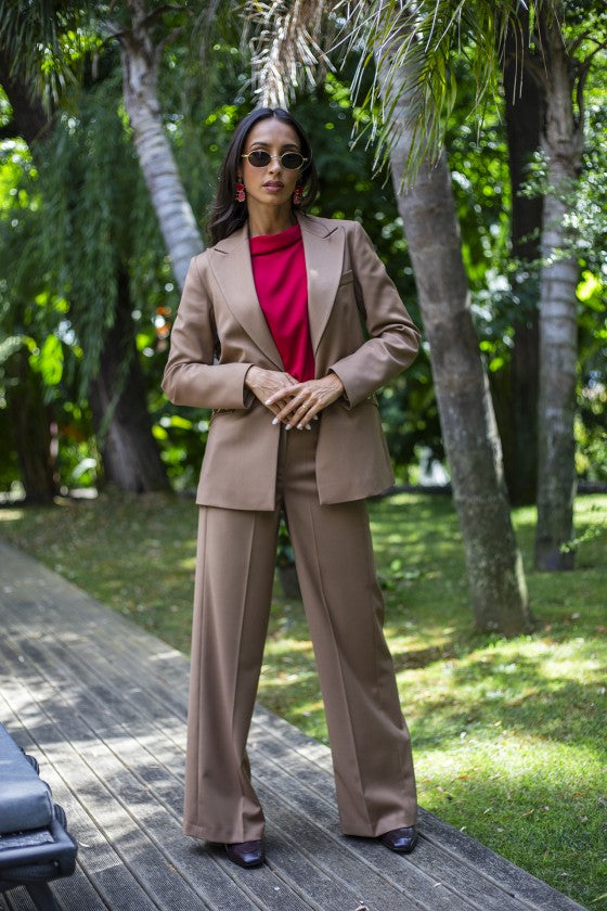 Blazer maxi camel com ilhós — Silvina Campos
