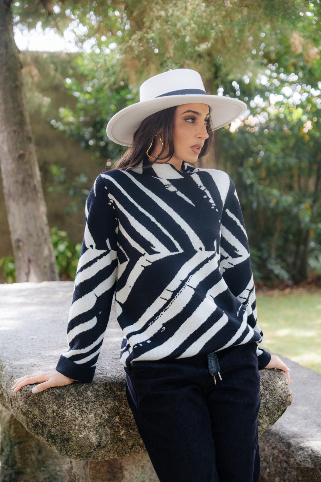 Camisola oversize com padrão zebra — Preto — Silvina Campos