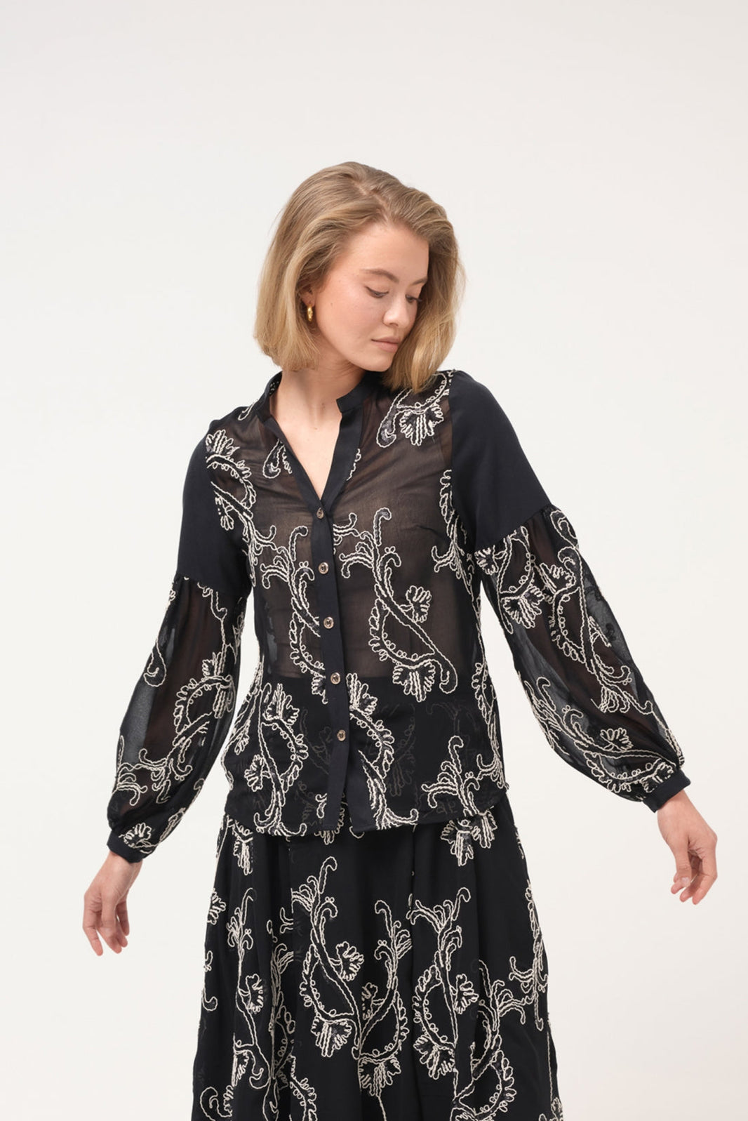 Camisa com gola mandarim Cristina Barros