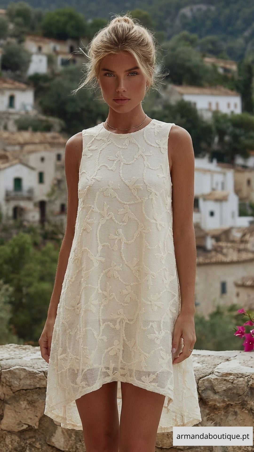 Vestido Tiffosi Bege com Padrão em Relevo