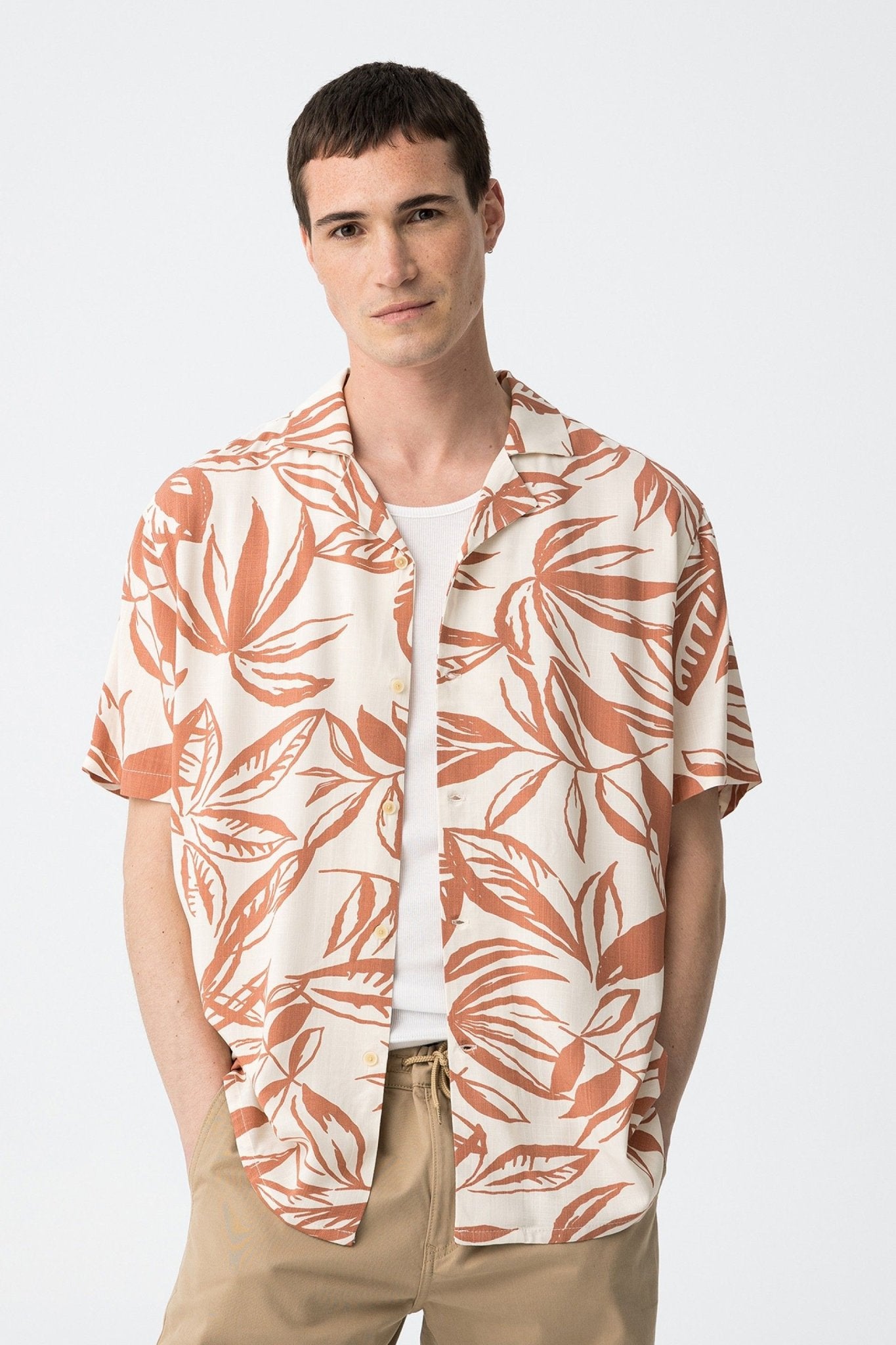 Camiseta com Gola Elegantemente Estilosa - Armanda Boutique