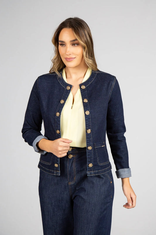 Casaco tipo "chanel" com botões dourados