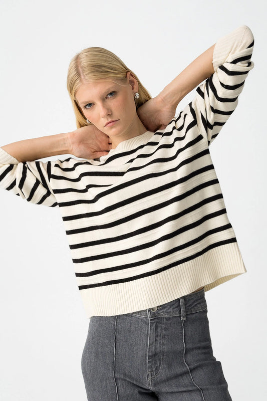 Sweater às Riscas Preto e Branco