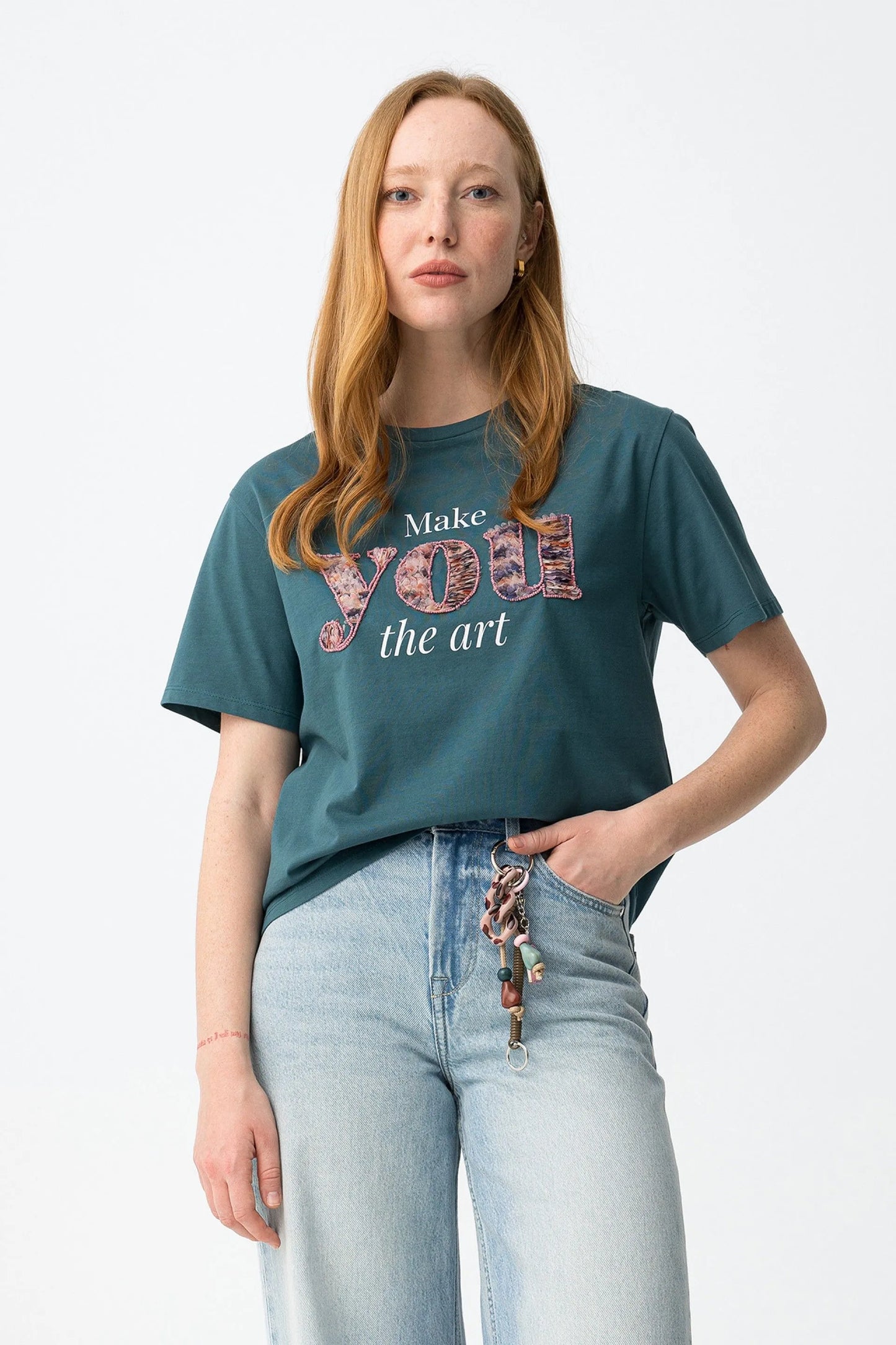 T-shirt Casual Tiffosi Verde com Lettering Floral para Mulher
