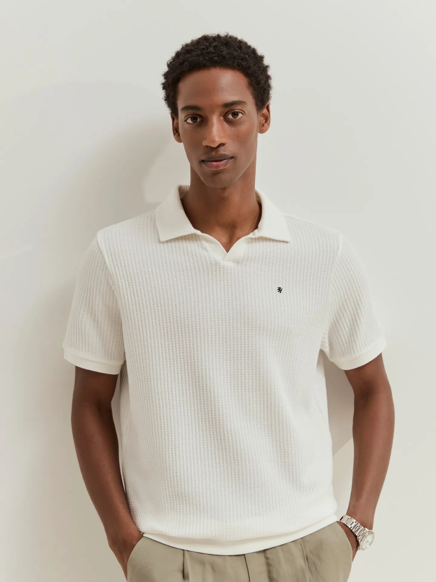 Polo de malha em algodão com textura waffle