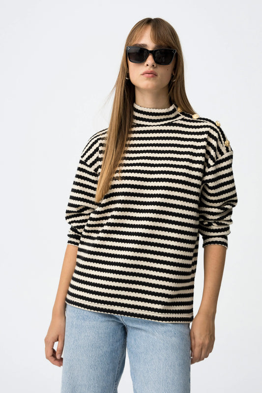 Sweater Riscas com Botões Dourados no Ombro