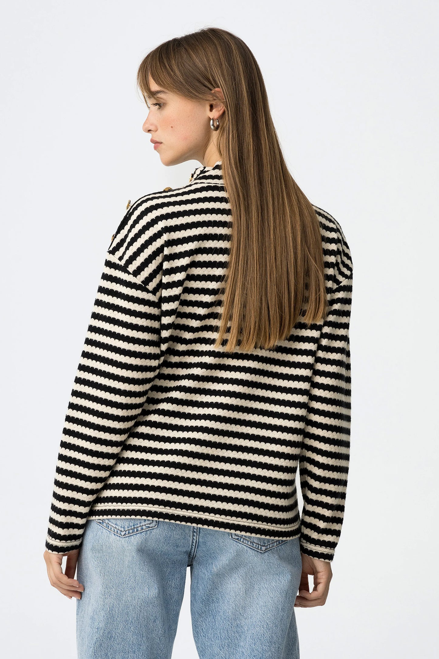 Sweater Riscas com Botões Dourados no Ombro