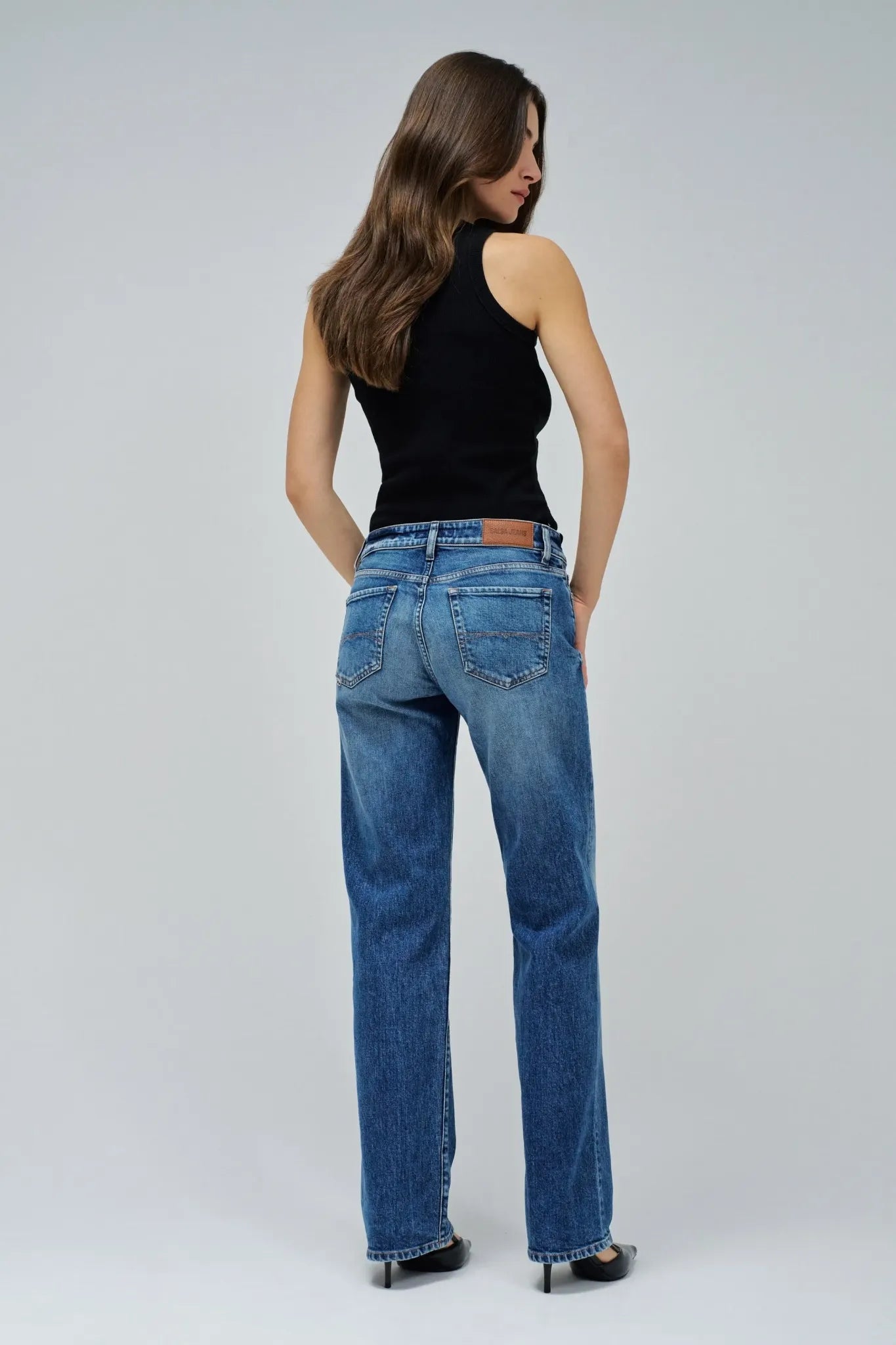 Jeans Salsa Mulher Azul look costas