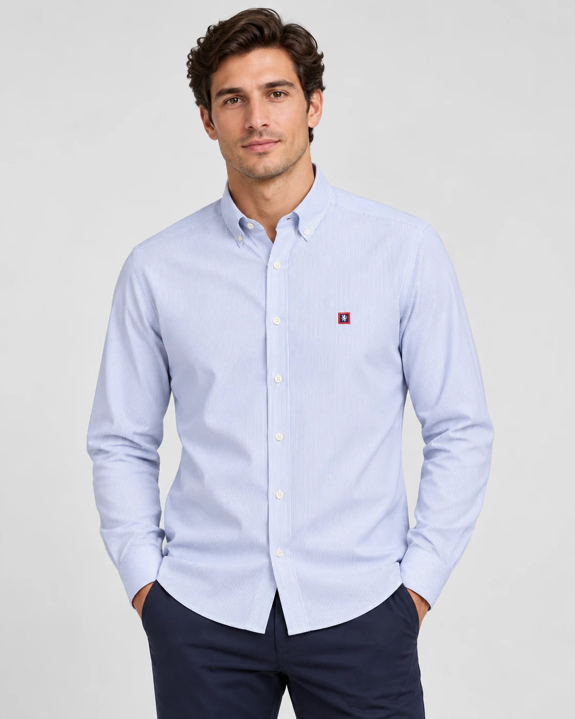 Camisa Lion of Porches — fotografia em modelo gerada por IA