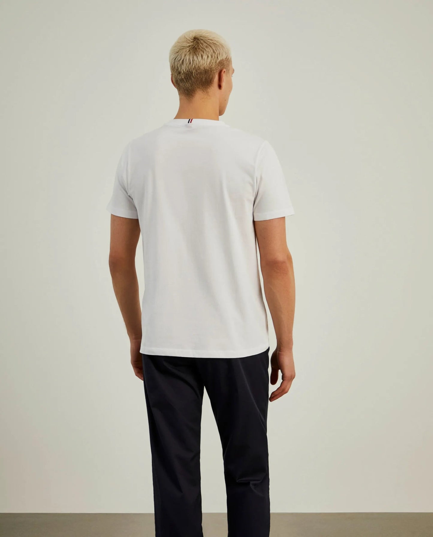 T-shirt básica de algodão - Armanda Boutique