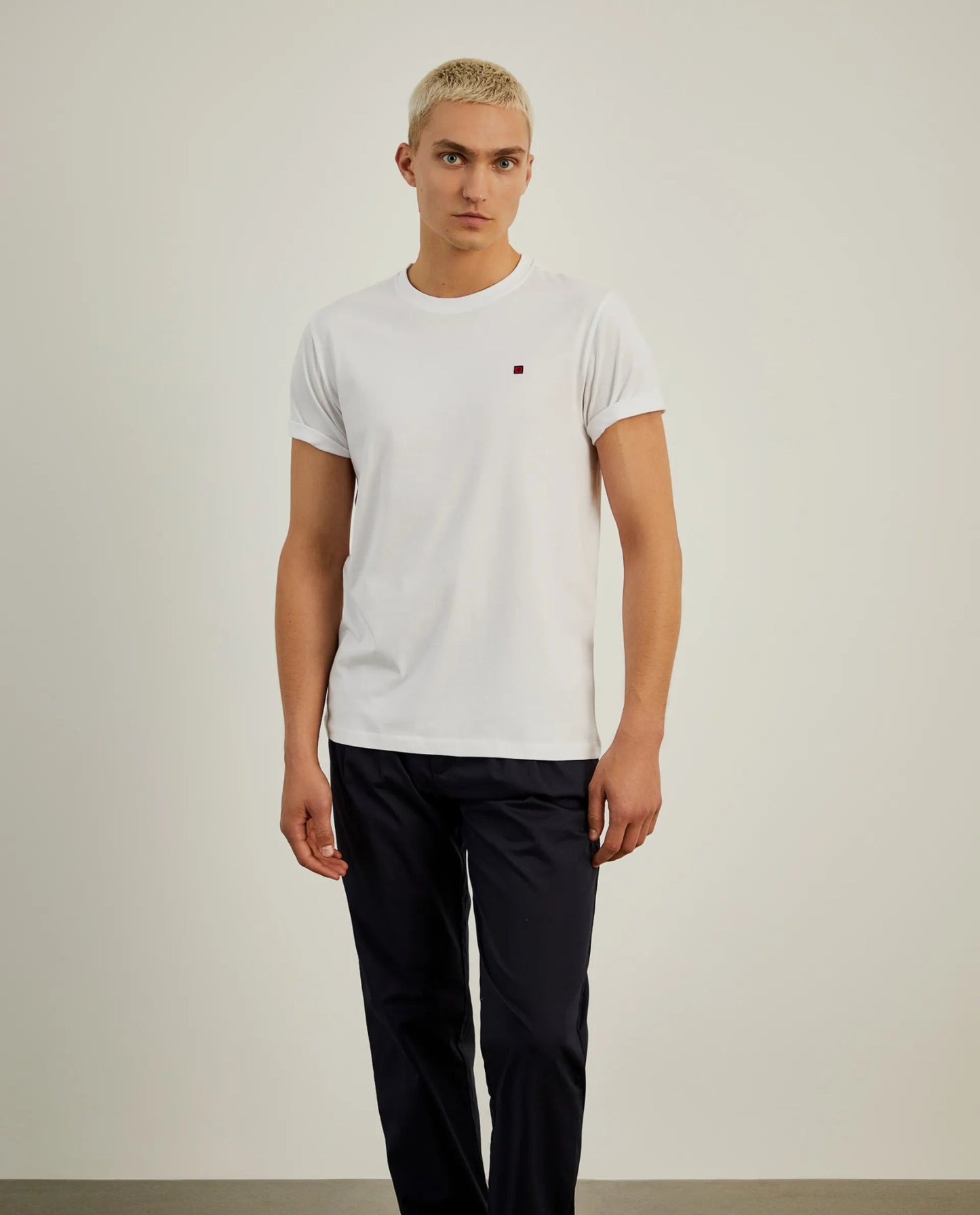 T-shirt básica de algodão - Armanda Boutique