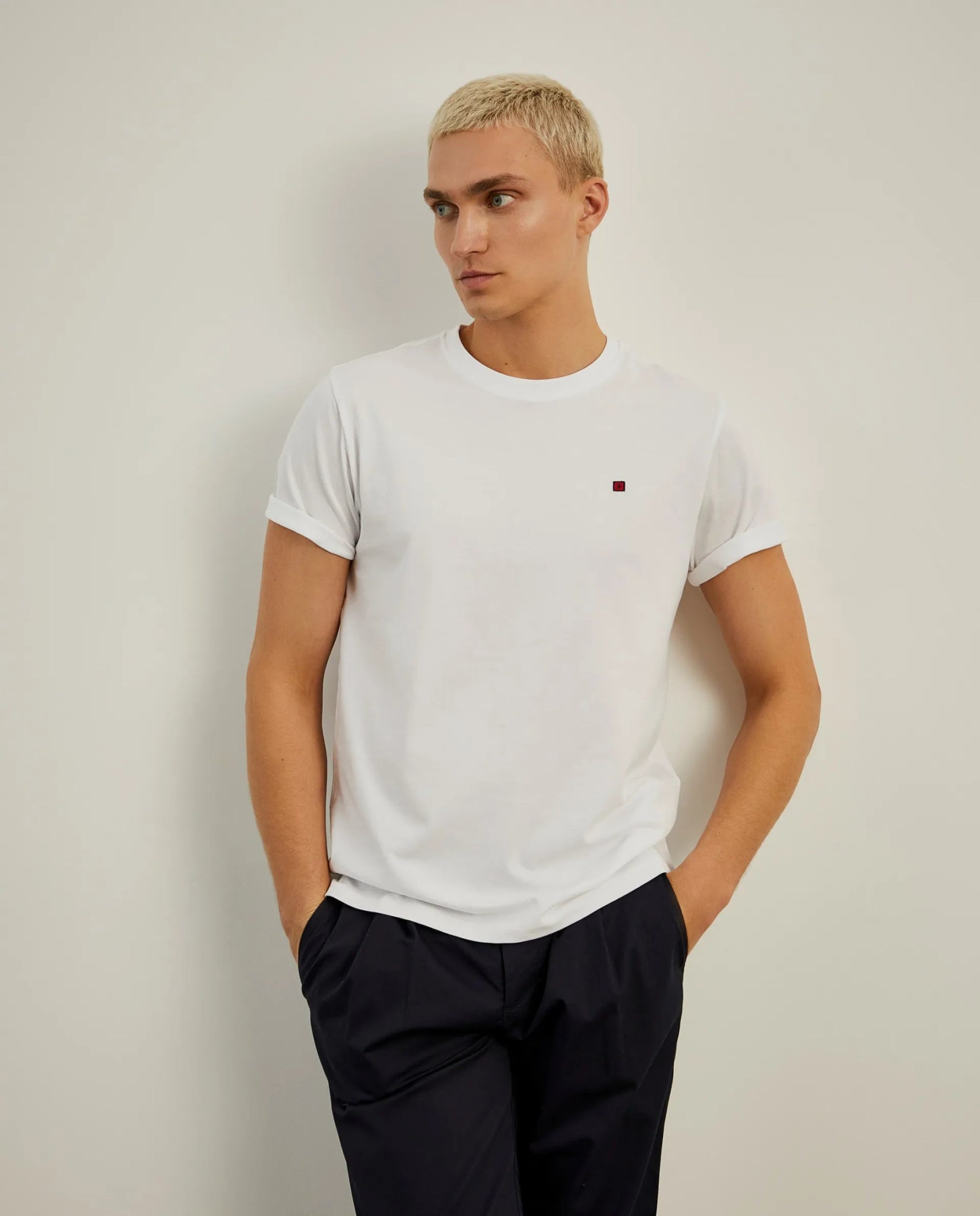 T-shirt básica de algodão - Armanda Boutique