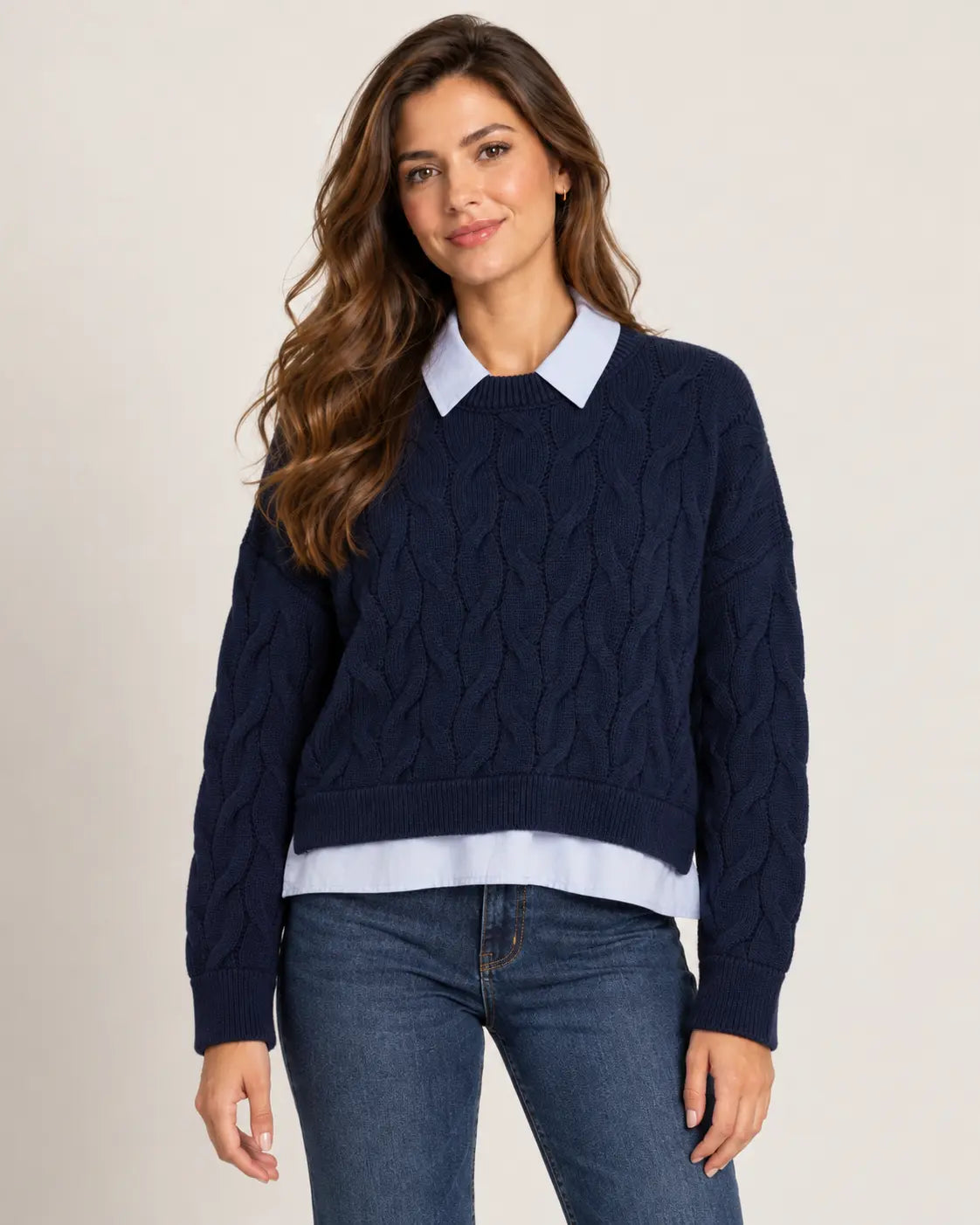 Camisola Tiffosi Ilduara azul-escuro 10069062-798 na modelo virtual da Armanda Boutique — imagem gerada por IA