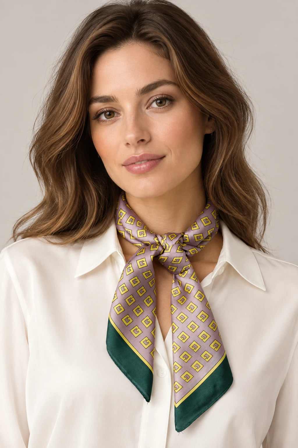 Lenço Tiffosi Mulher Lavanda em modelo — imagem gerada por IA
