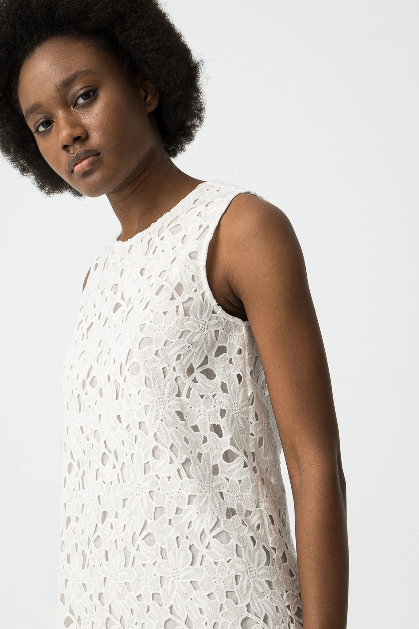 Vestido Renda com Decote - Armanda Boutique
